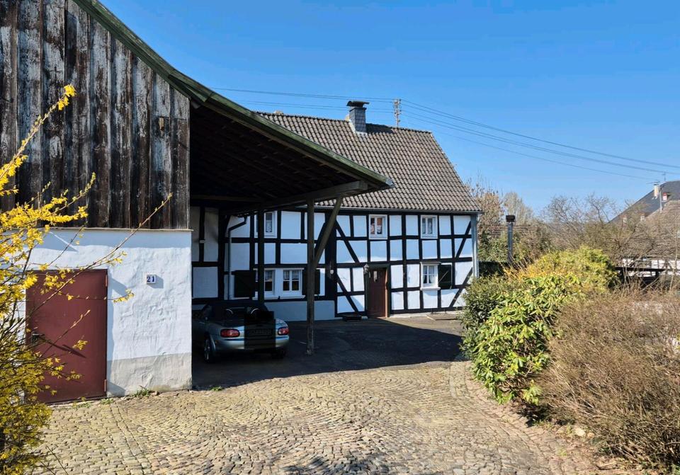 Thumbnail-Fachwerkhaus mit Nebengebäuden