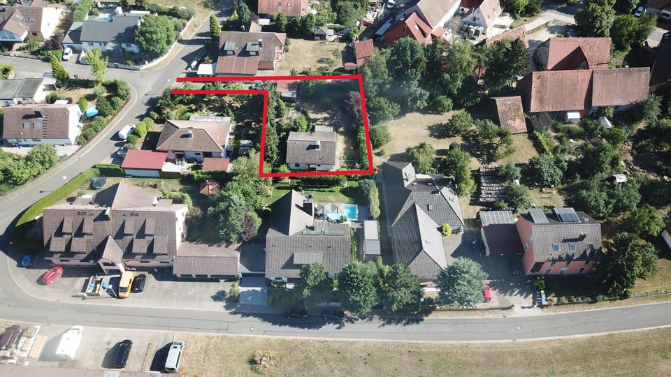 Thumbnail-Kleines Einfamilienhaus mit großem Grundstück