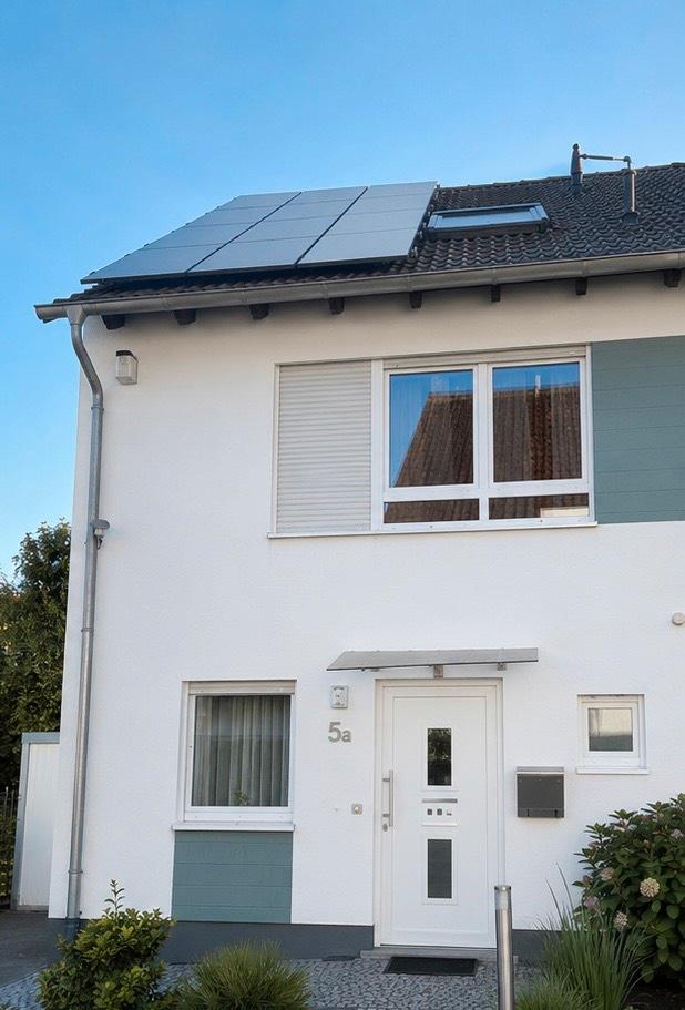 Thumbnail-Moderne Doppelhaushälfte mit PV-Anlage, Garage und 2 Stellplätzen