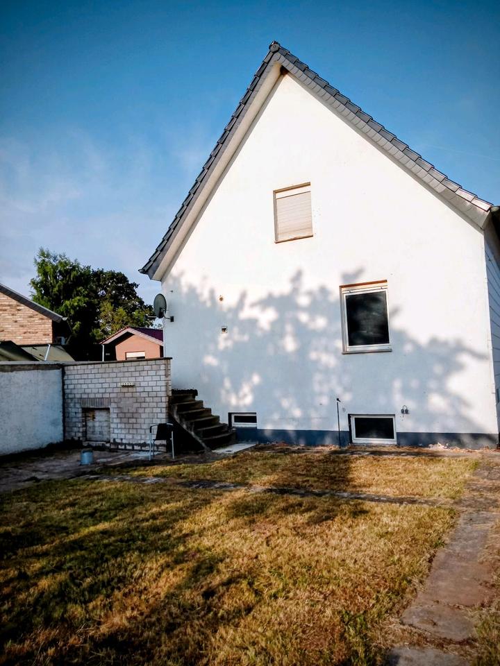 Thumbnail-Haus mit Garten und Garage und Fahrradschuppen