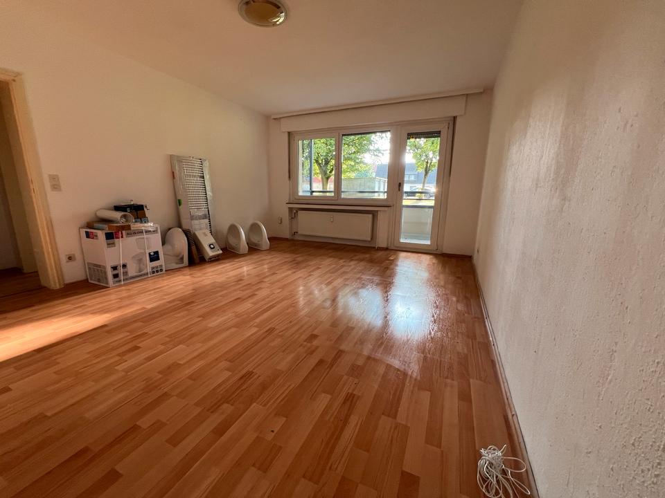 Thumbnail-Zu vermieten, drei Zimmer, Küche, Bad Balkon, Bad frisch saniert