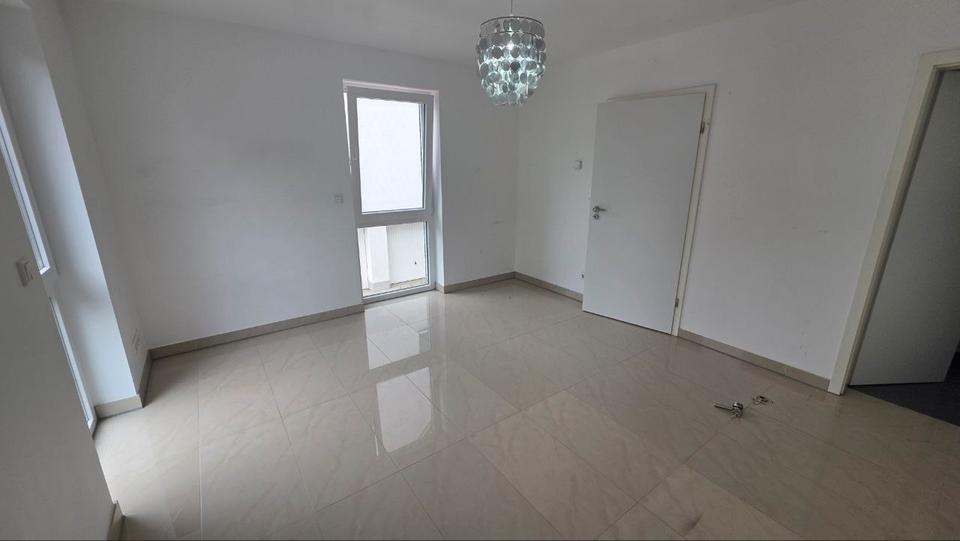 Thumbnail-Moderne 2-Zimmer-Wohnung mit Balkon in Düsseldorf – teilmöbliert