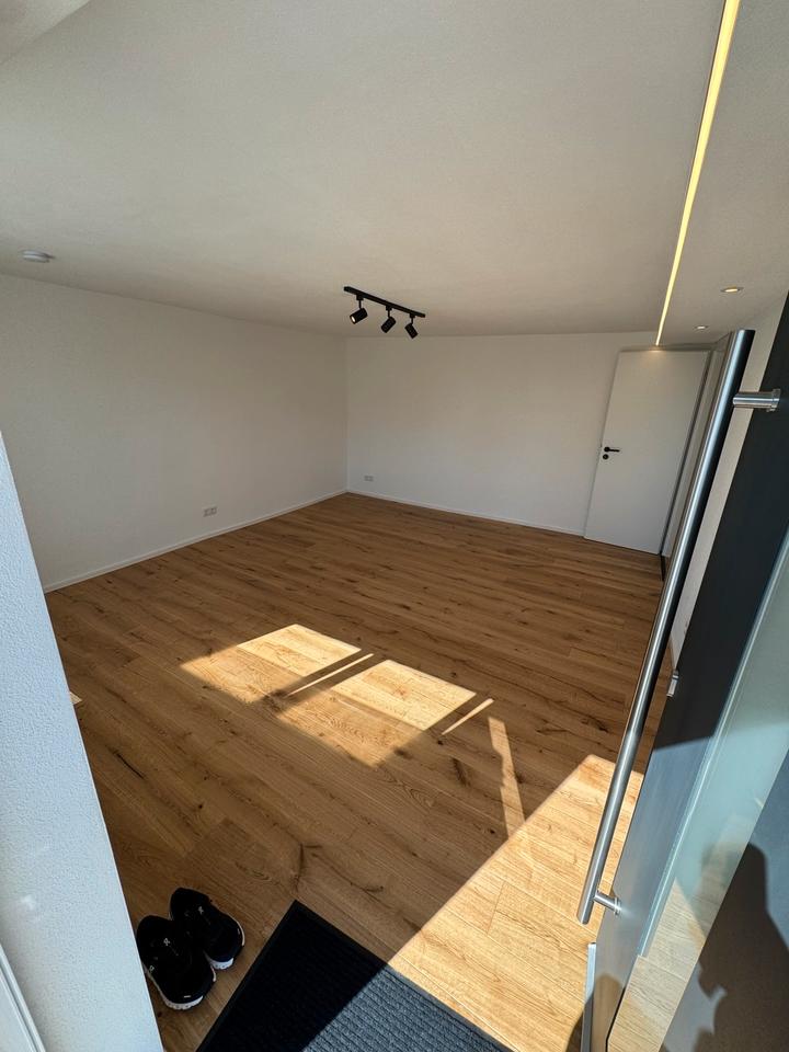 Thumbnail-Thai-Massage Physiotherapie NagelstudioArbeitnehmerwohnheim