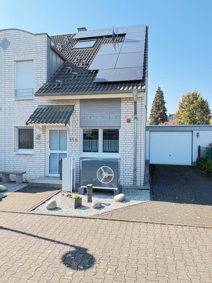 Thumbnail-Reihenendhaus mit neuer Photovoltaik und Wärmepumpe