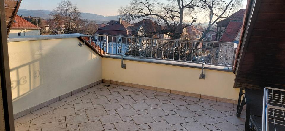 Thumbnail-helle DG Wohnung mit großer Dachterrasse in Villenlage