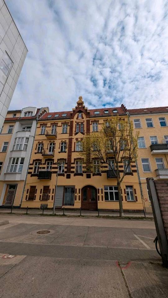 Thumbnail-Renovierungsbedürftige helle Wohnung in Lichtenberg zu verkaufen