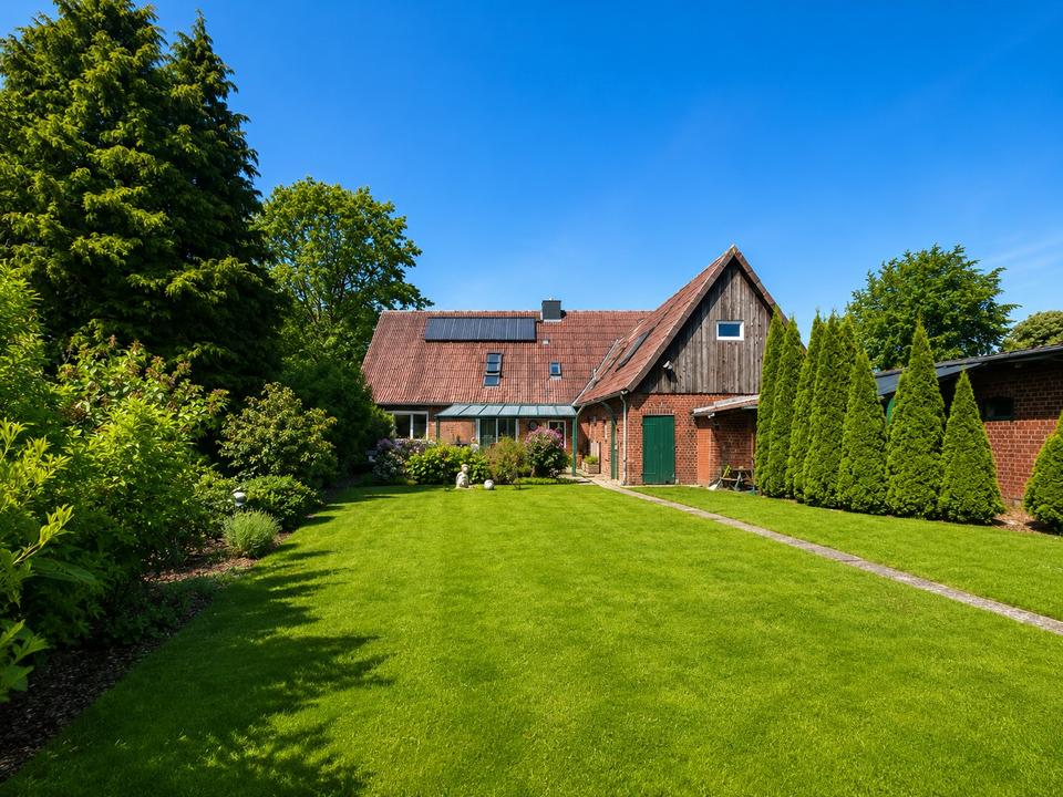 Thumbnail-Großzügiges Familienanwesen mit Bauerngarten & Nebengebäuden
