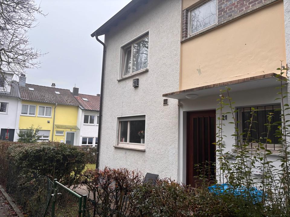 Thumbnail-Renovierungsbedürftiges REH Um Eselsberg, 3 priv. Stellplätze