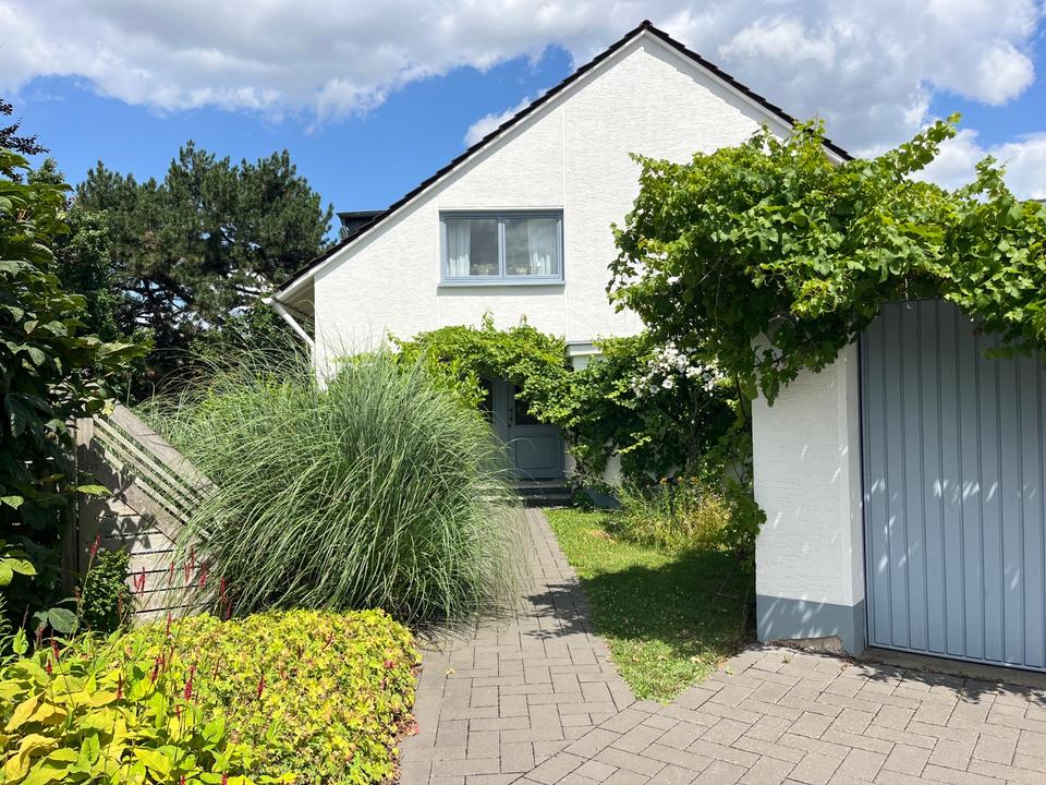 Thumbnail-Schönes Zweifamilienhaus in ruhiger Lage in Sechtem