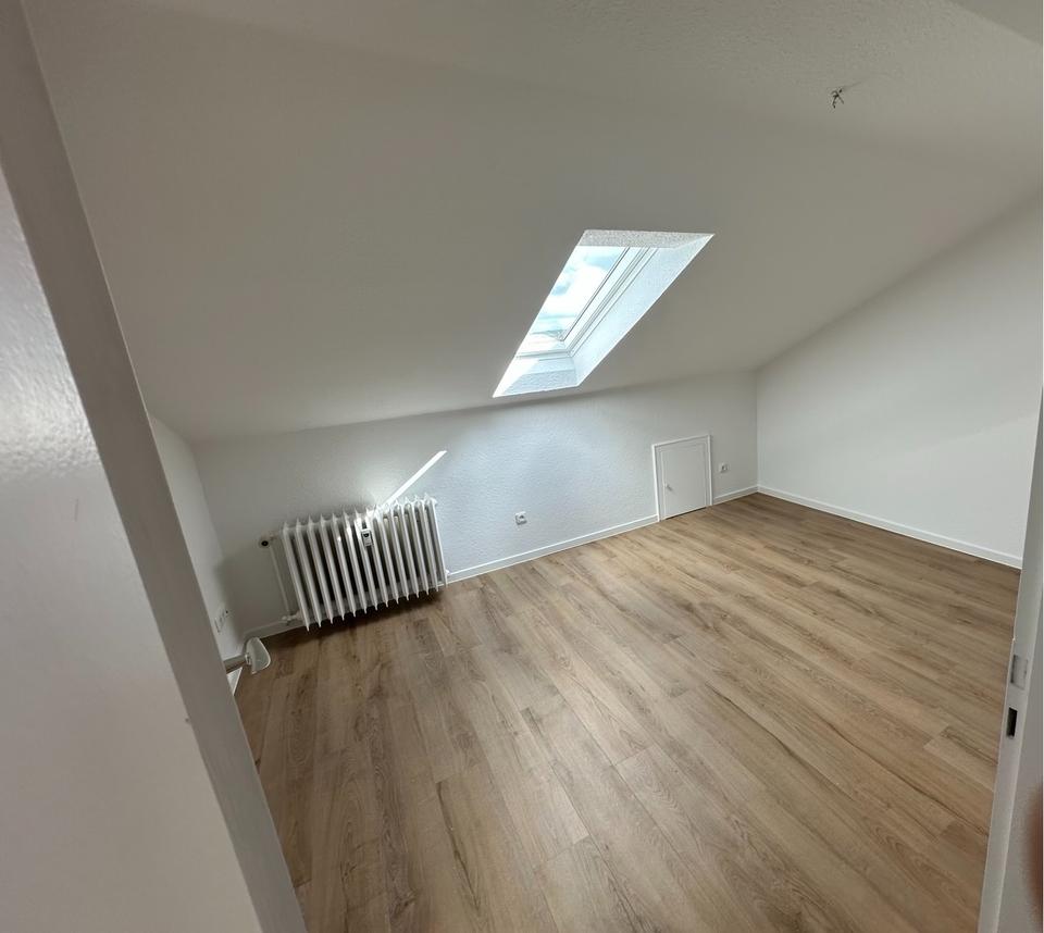 Thumbnail-Frisch sanierte 3-Zimmer-Dachgeschosswohnung an der Werremulde