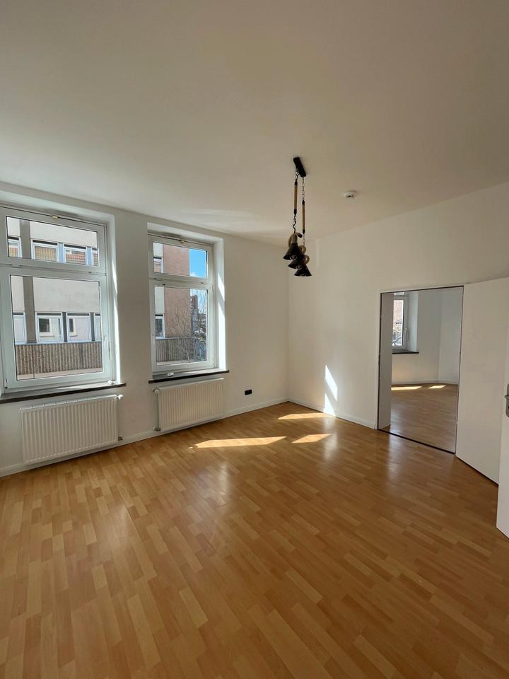 Thumbnail-3 Zimmer Wohnung am Bahnhof! Perfekt für WGs