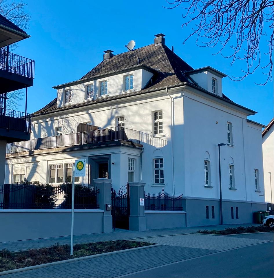 Thumbnail-Großzügige Dachgeschosswohnung in ruhiger Lage, Nähe, Bonn