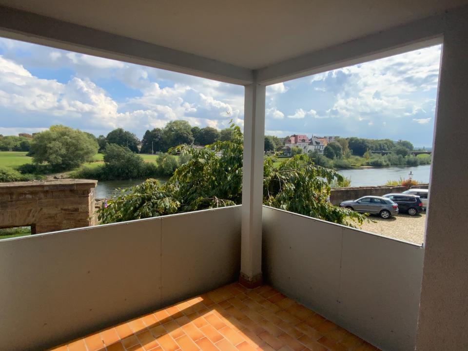 Thumbnail-Helle 3-Zimmer-Wohnung mit Balkon und Weserblick (77 m²)