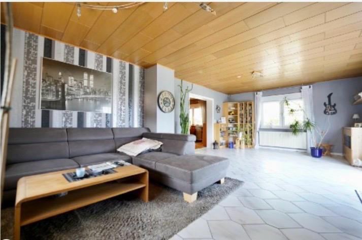 Thumbnail-Großzügige 6-Zimmer-Maisonettewohnung