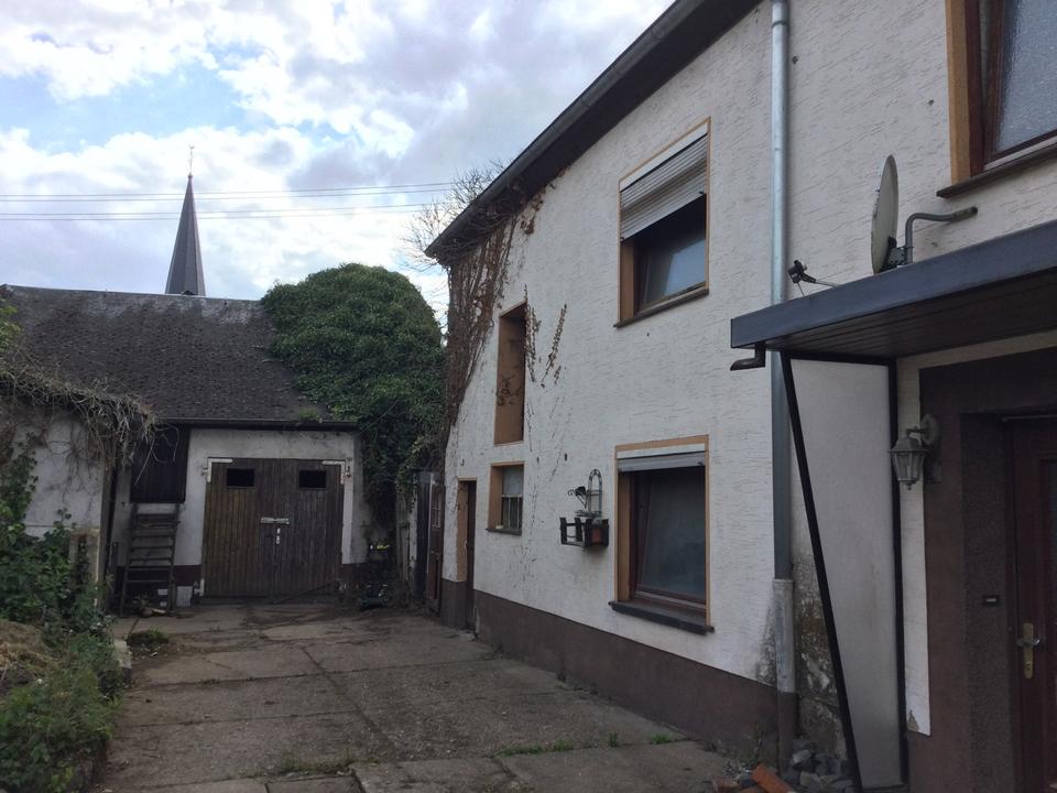 Thumbnail-Älteres Wohnhaus mit Nebengebäuden(Ausbaupotential)