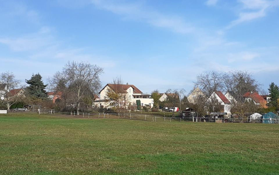 Thumbnail-Großes Grundstück mit Mehrfamilienhaus