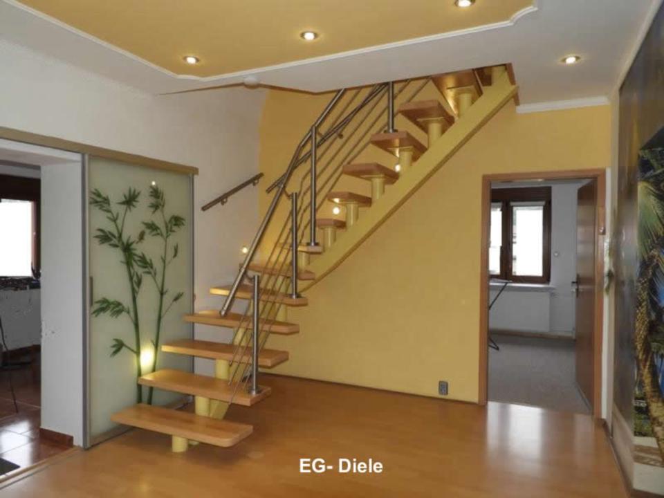 Thumbnail-Großzügige 6-Zimmerwohnung im ruhigen 2-FH--saniert 2020