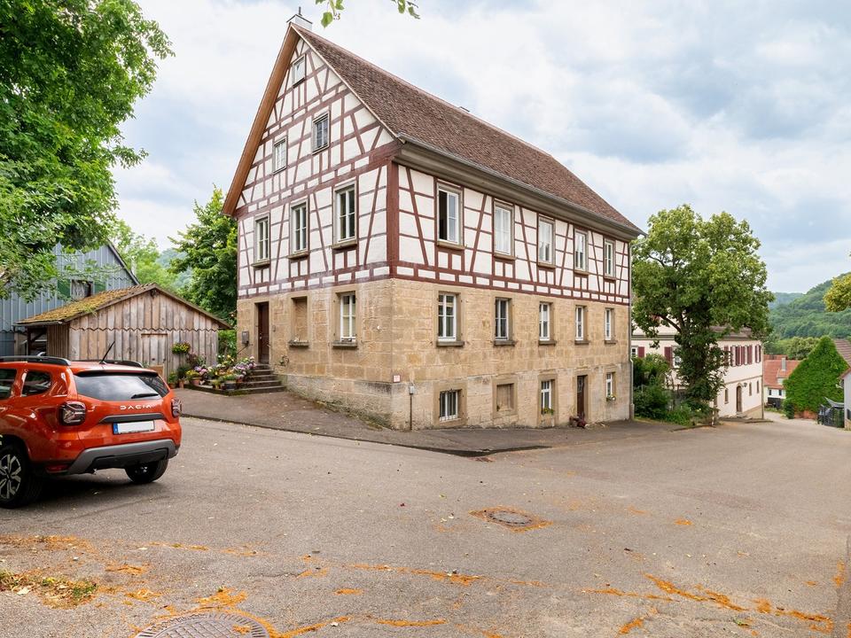 Thumbnail-Einzigartiges, repräsentatives Schmuckstück, ehemaliges Schulhaus