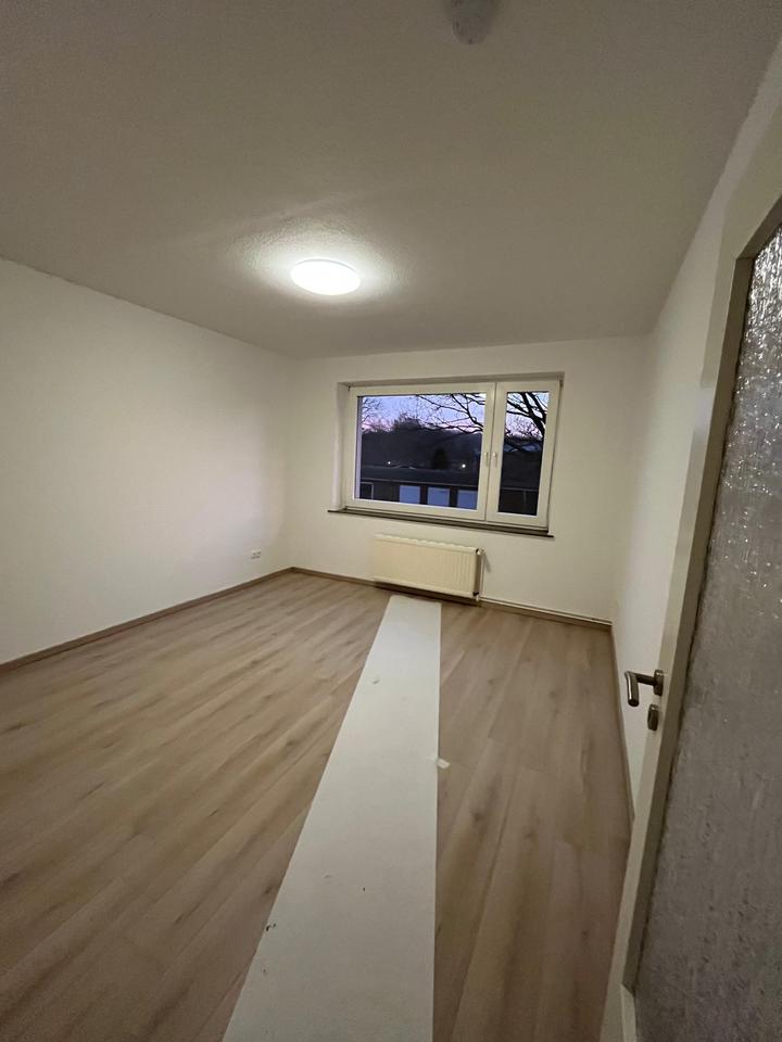 Thumbnail-Neu renovierte 2 Zimmer Wohnung in Ellerbek