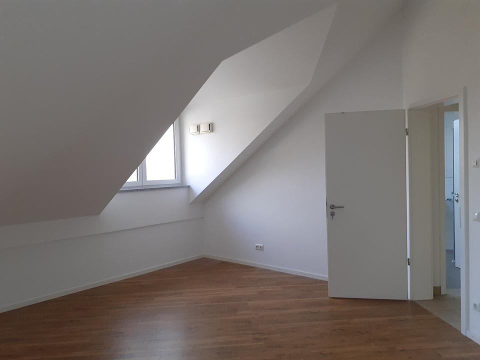 Thumbnail-moderne 2 Zimmer Dachgeschosswohnung in Gilching