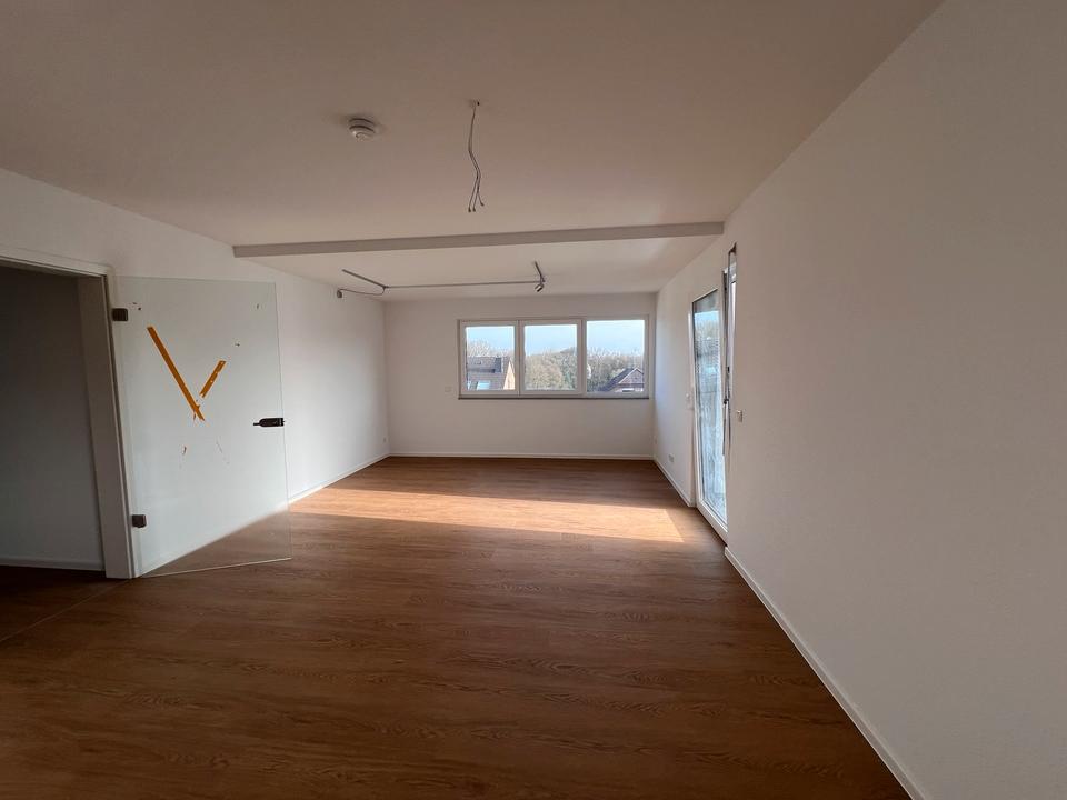 Thumbnail-Helle 4 Zimmer Wohnung, 119, Aufzug, Balkon, zwei Bäder