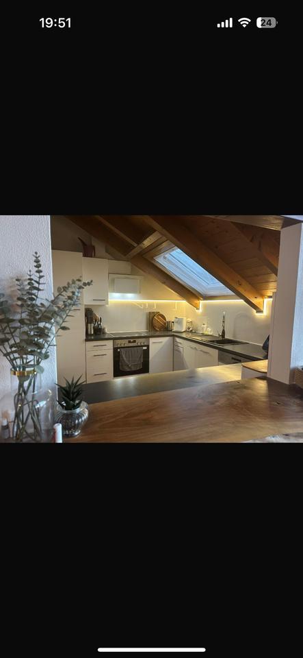 Thumbnail-Großzügige 5-Zimmer-Wohnung mit Charme