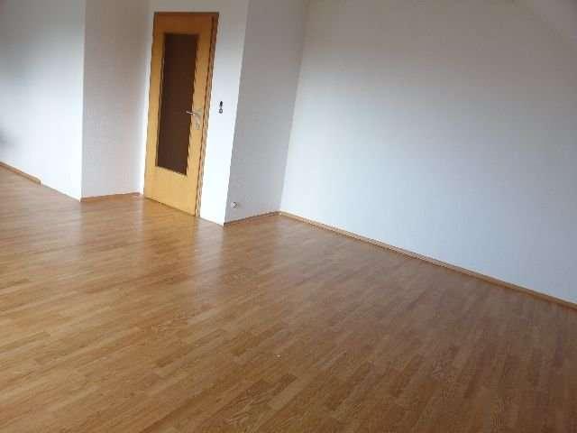 Thumbnail-Gemütliche große helle 2 Zimmer-Wohnung mit neuem Bad von 2014, Einbauküche, Garage und Loggia!