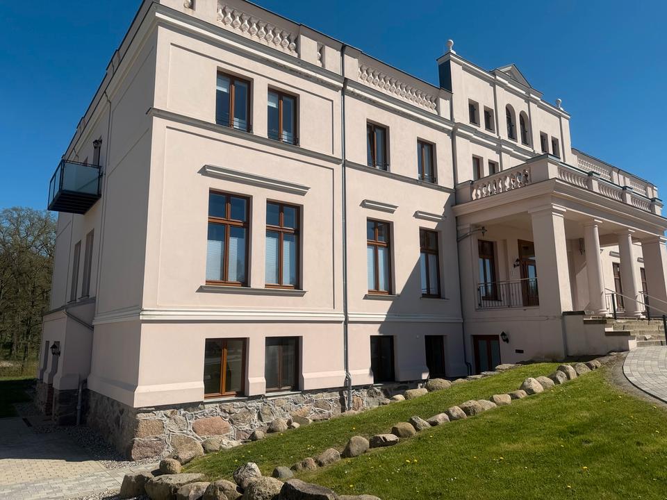 Thumbnail-grosse barrierefreie 4-Raum Wohnung im schönen Gutshaus Niekrenz bei Sanitz zu vermieten ☀️☀️☀️Neu