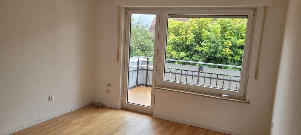 Thumbnail-Schöne, großzügig geschnittene 3-Zimmerwohnung mit Balkon und EBK