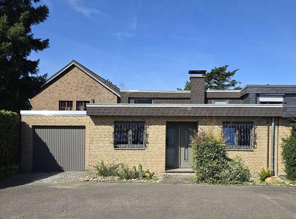 Thumbnail-Stilvoller möblierter Splitlevel-Bungalow mit Garten