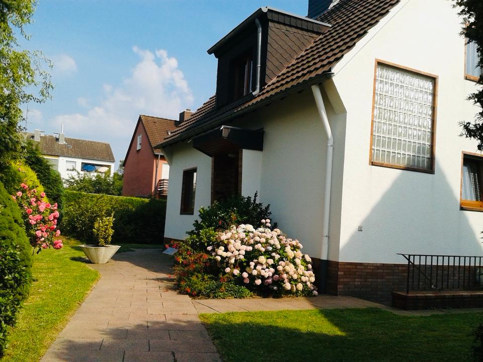 Thumbnail-Einfamilienhaus mit Garten in ruhiger Lage in Porz-Urbach