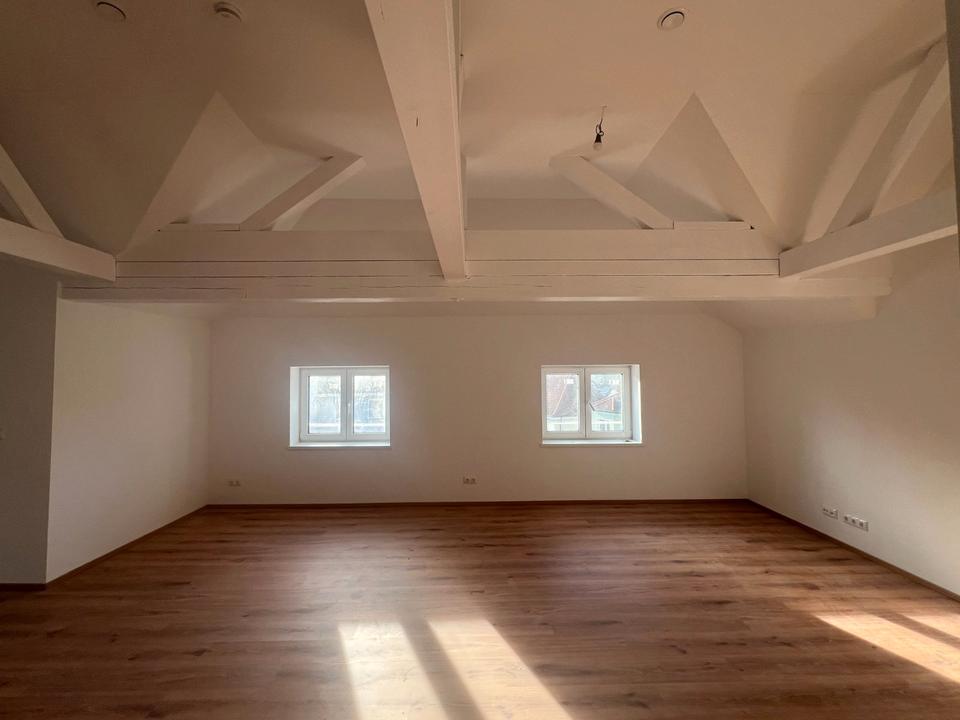 Thumbnail-Geräumige 3-Zimmer-Wohnung im DG – ca. 81 m² – mit Stellplatz
