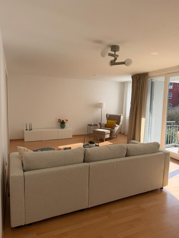 Thumbnail-Hochwertig möblierte 2-Zimmer-Wohnung mit großem Balkon & EBK – E