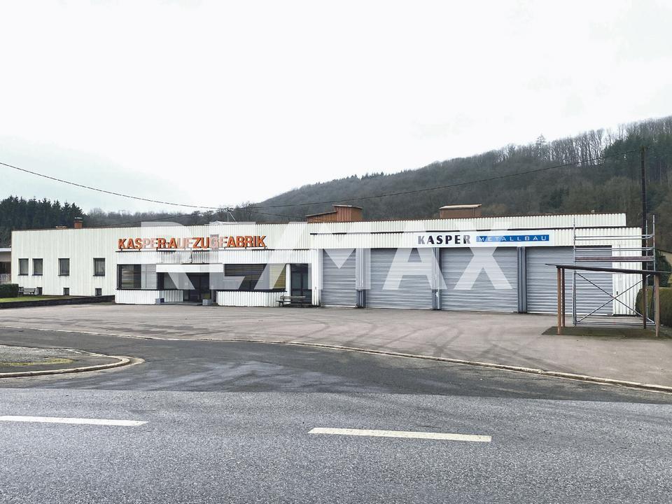 Thumbnail-Attraktive Gewerbehalle mit Büroflächen in zentraler Lage zu vermieten