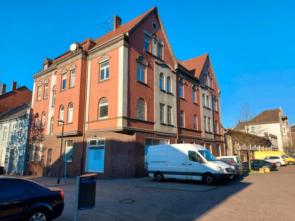 Thumbnail-Kernsanierungsbedürftiges solides Mehrfamilienhaus