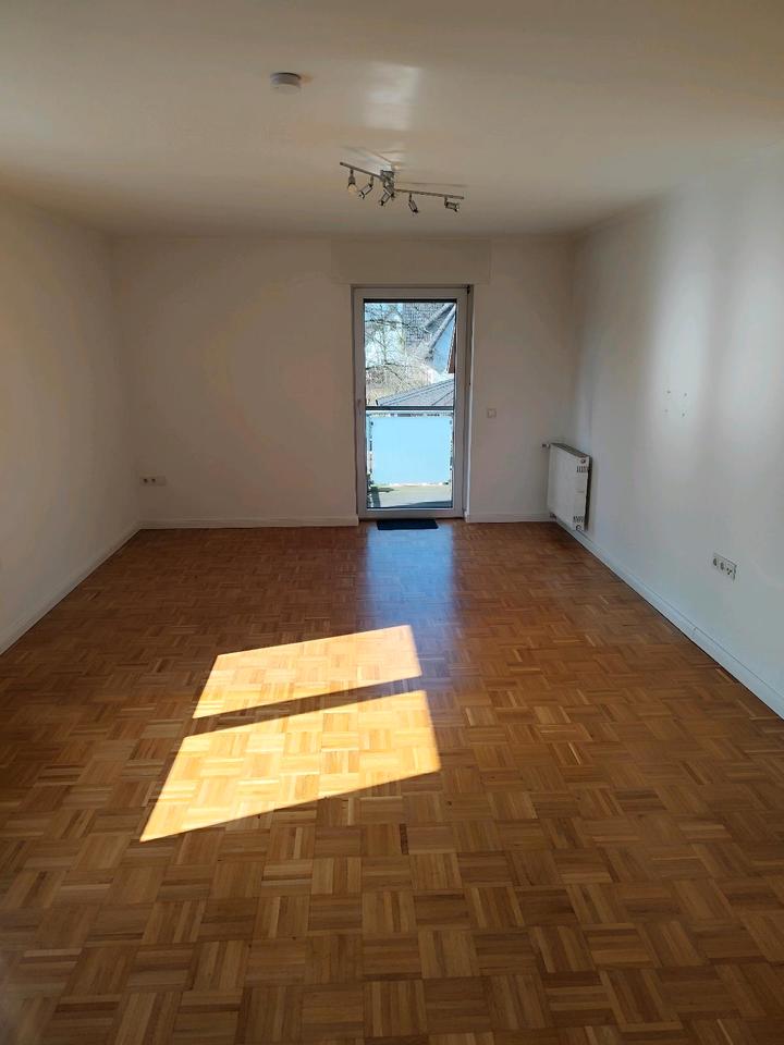 Thumbnail-Moderne 4-Zimmer-Wohnung mit Balkon, Garten und Garage