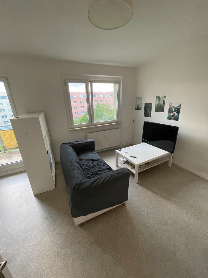 Thumbnail-Großzügiges möbliertes Zimmer (33m²) mit Balkon in Halle-Neustadt