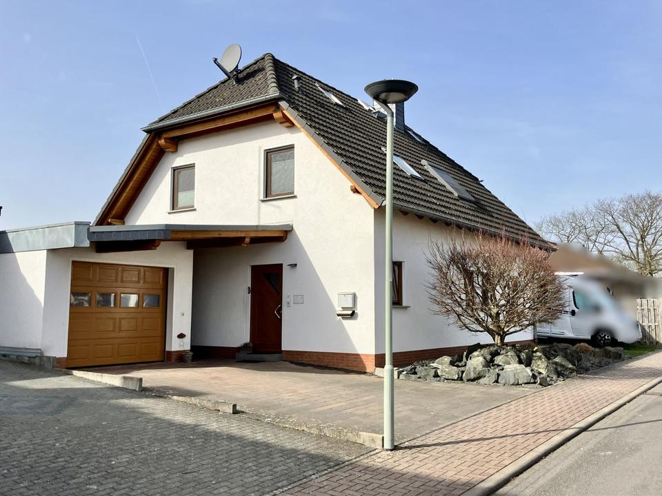 Thumbnail-Freistehendes Einfamilienhaus mit Pool in Münzenberg