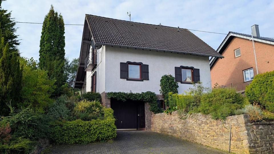 Thumbnail-Charaktervolles Einfamilienhaus mit facettenreichem Garten