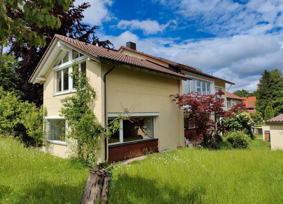 Thumbnail-Freistehendes Haus mit zwei Wohnungen und großem Grundstück