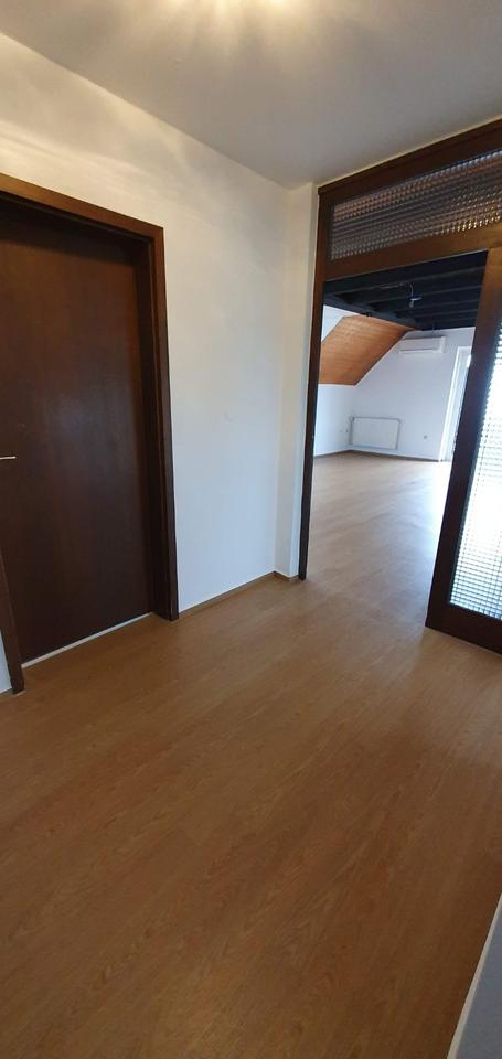 Thumbnail-Schöne helle 2 Zimmer Dachgeschosswohnung mit Charme