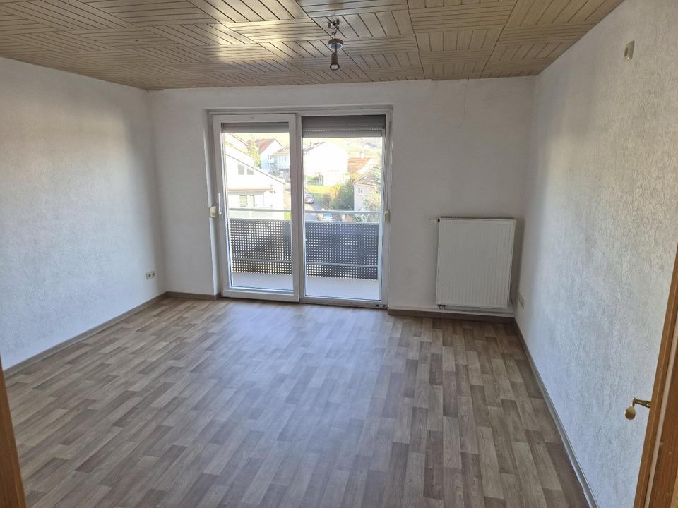 Thumbnail-Gepflegte 4-Zimmer-Wohnung mit Balkon und Garage in Ochsenfurt