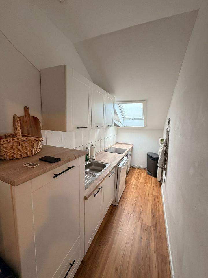 Thumbnail-Helle 3-Zimmer Dachgeschosswohnung mit Einbauküche