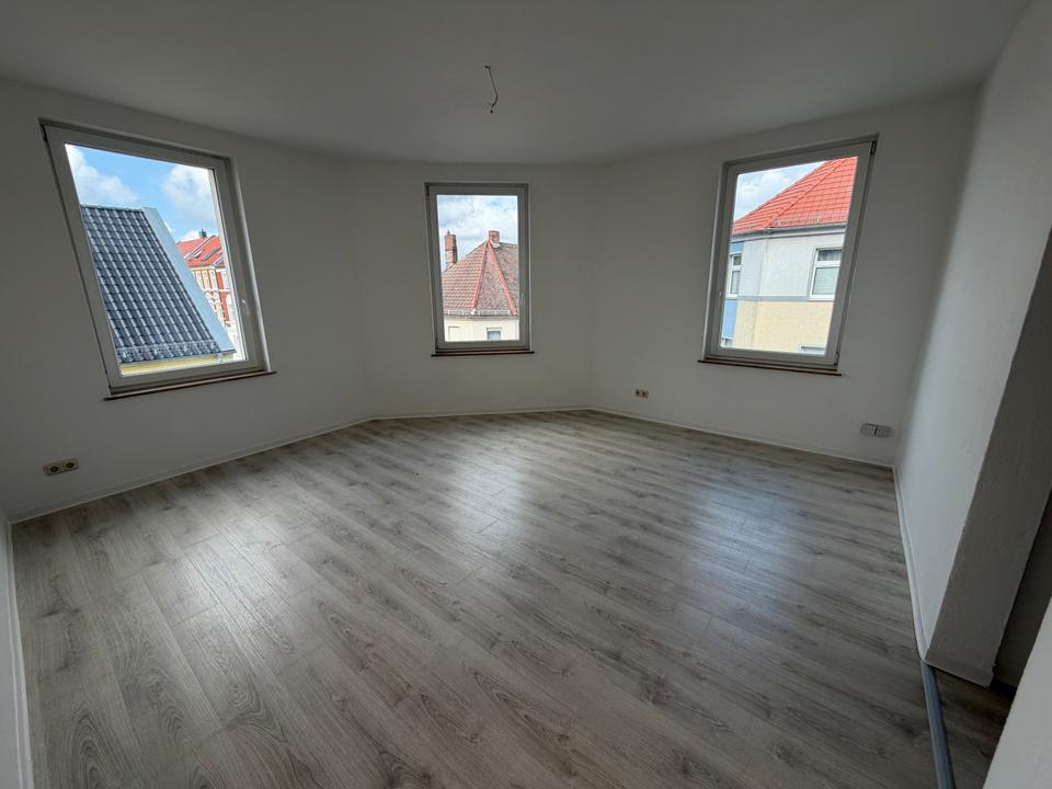 Thumbnail-renovierte helle 4-Zimmer-Wohnung mit zwei Bädern und Balkon