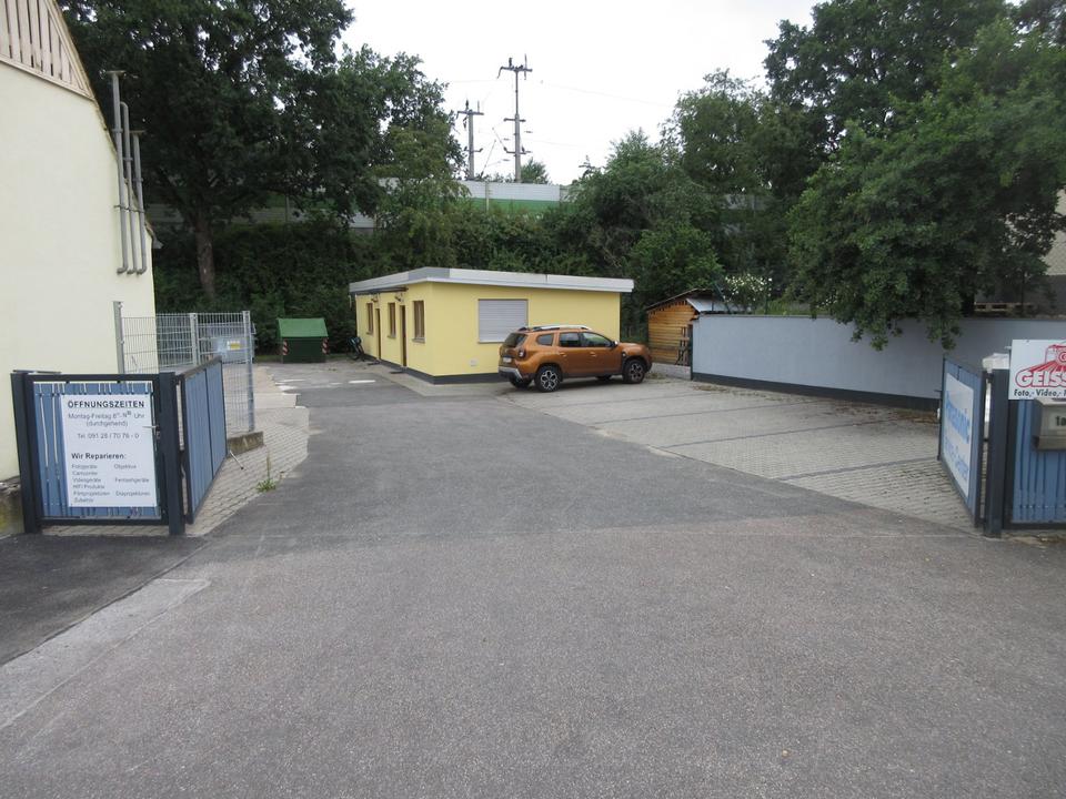 Thumbnail-Gewerbeeinheit Büro Halle Freifläche 916m² Feucht Alleinlage