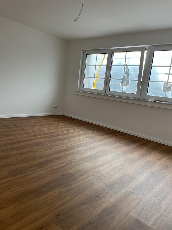 Thumbnail-1-Zimmer+luxusbad erstbezug