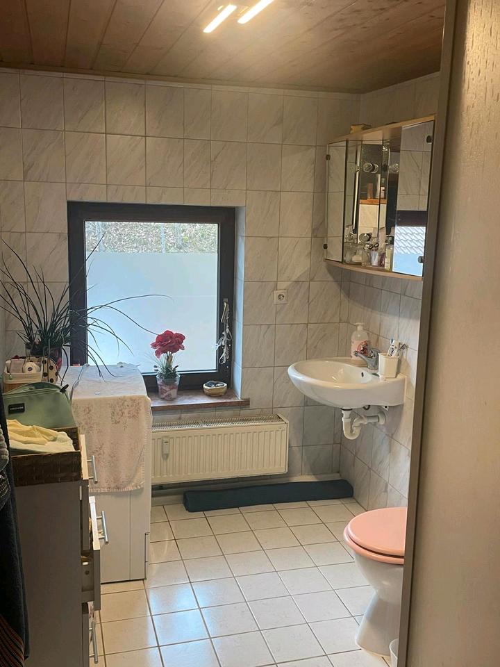 Thumbnail-Gemütliche 2 Zimmer Wohnung 100qm