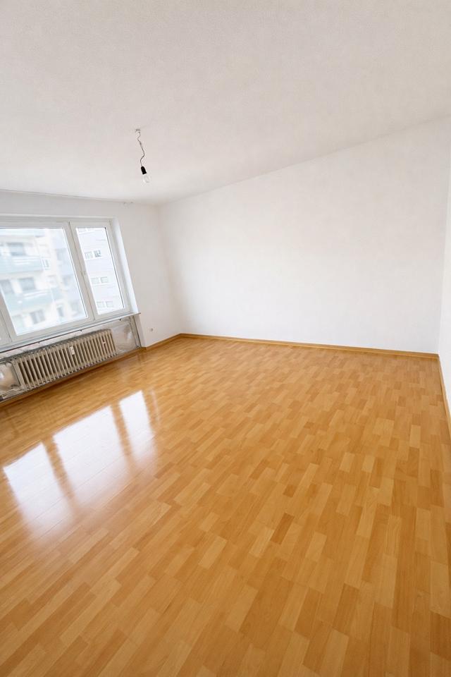 Thumbnail-Helle 2-Zimmer-Wohnung mit Balkon - zentrale Lage