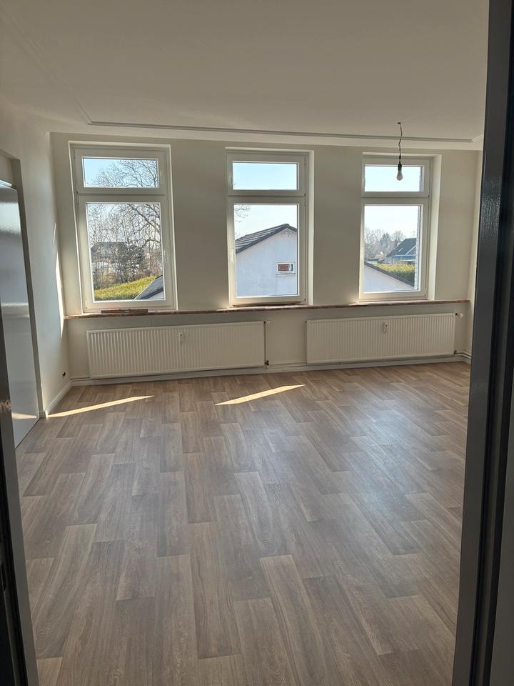 Thumbnail-Vermietung einer hellen 3,5 Zimmer Altbauwohnung in Eddelak