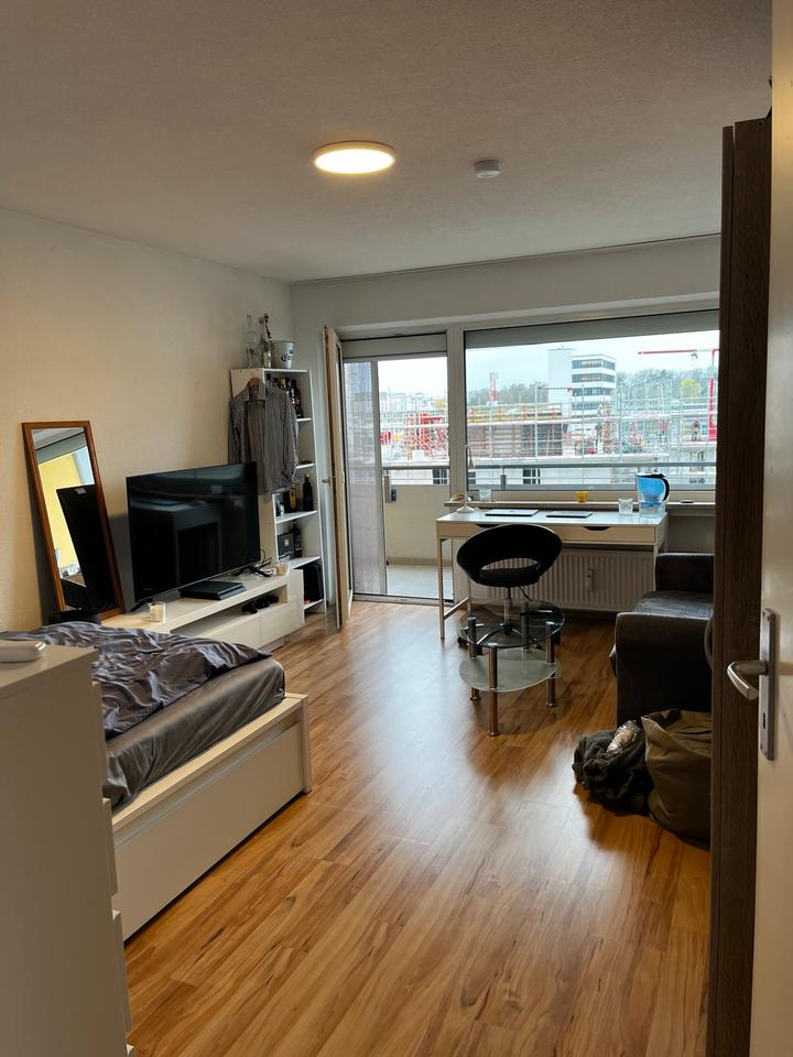 Thumbnail-Helles Zimmer mit Balkon in 4er WG mit super Lage